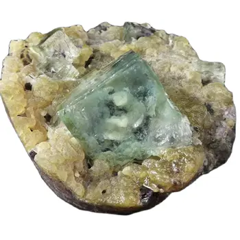 84.2 gNatural zelena fluorite, crystal, kremen, minerali vzorcev